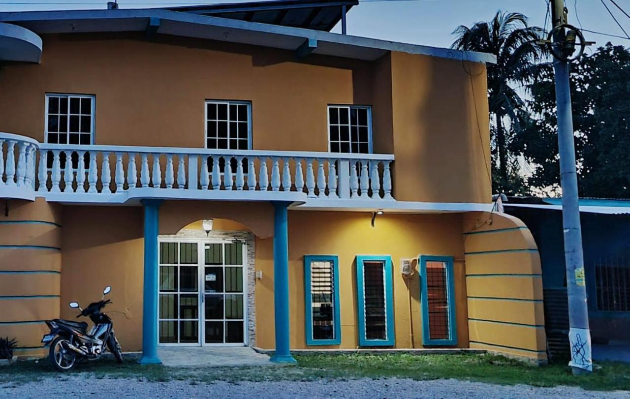 Hotel Y Restaurante Casa Jardines San Benito Dış mekan fotoğraf